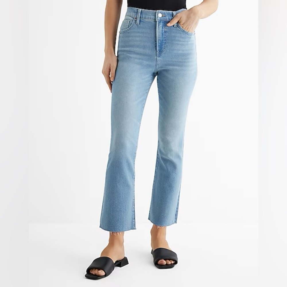 Zara High-Rise Cropped Jeans in Medium Wash / Size 4